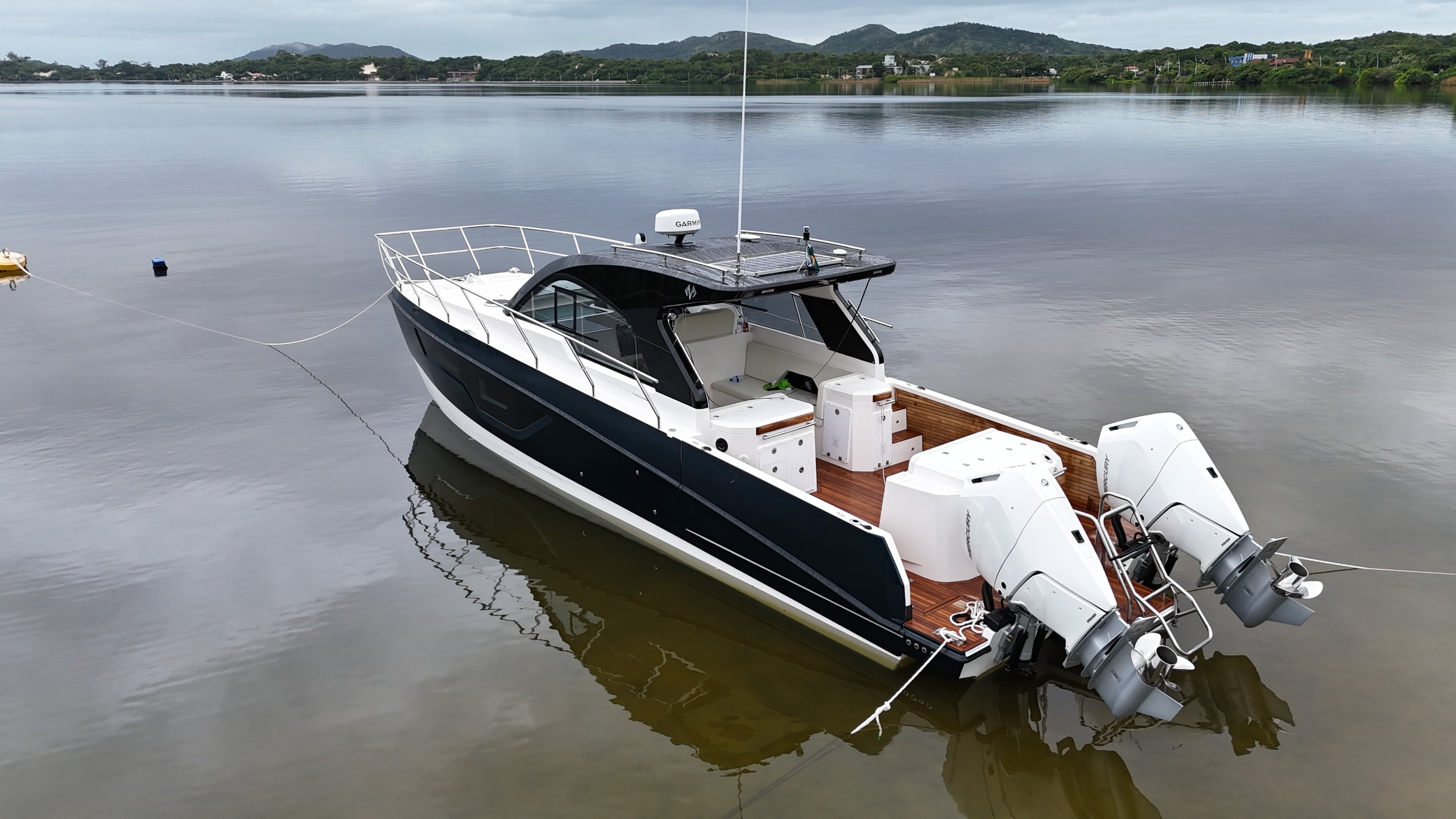 Foto Catamarã Titan Cabin